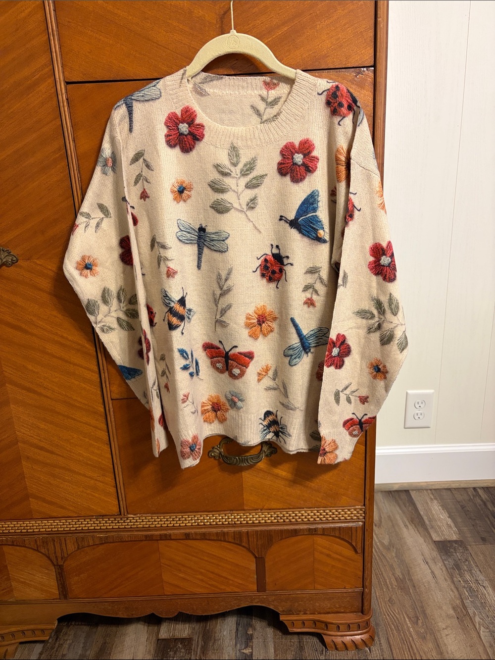 Women’s Lightweight all over print critter-sweater.  Size S